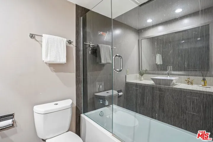 800 W 1st Street 2805, Los Angeles, California 90012