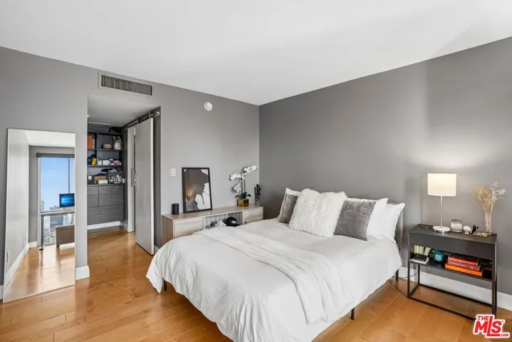 800 W 1st Street 2805, Los Angeles, California 90012