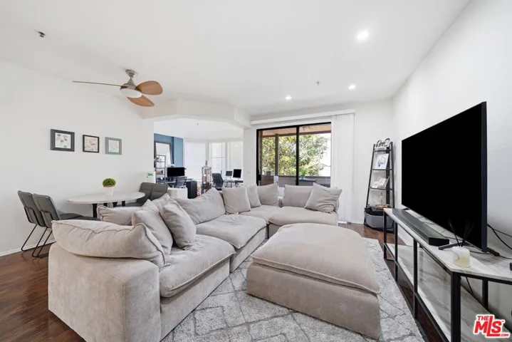 2559 Plaza Del Amo 213, Torrance, California 90503