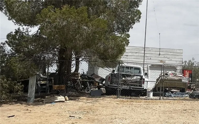 1341 Landers, Landers, California 92285