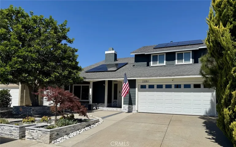 Welcome to this Gorgeous Montiel home located in beautiful Mission Viejo!  This is the one you have been waiting for in your home search!