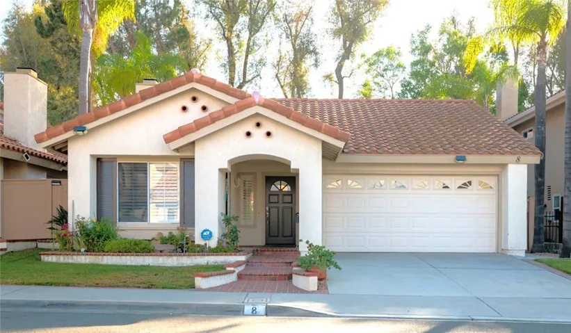 Well maintained curb appeal.