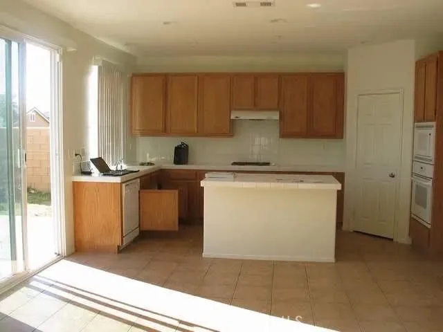 16651 Limekin, Fontana, California 92336