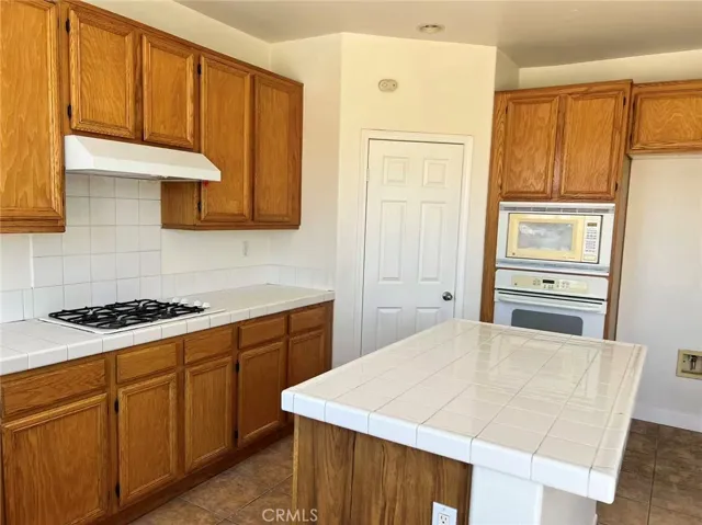 16651 Limekin, Fontana, California 92336