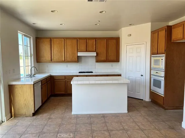 16651 Limekin, Fontana, California 92336