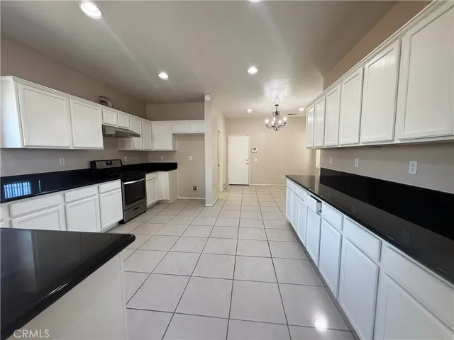 6569 Gladiola, Corona, California 92880