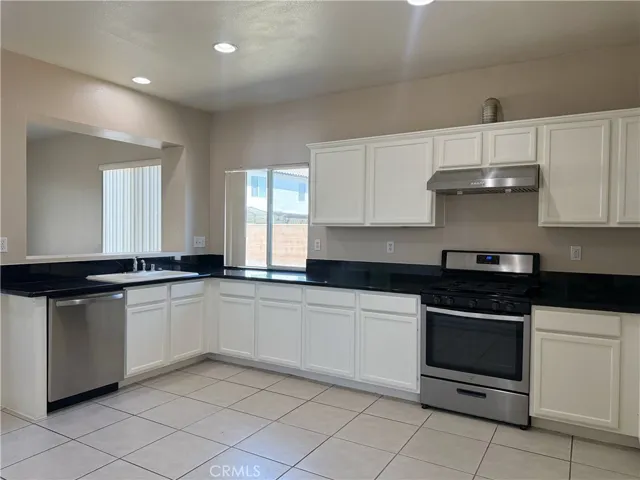 6569 Gladiola, Corona, California 92880