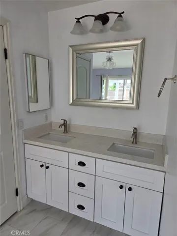 primary bath room double sinks