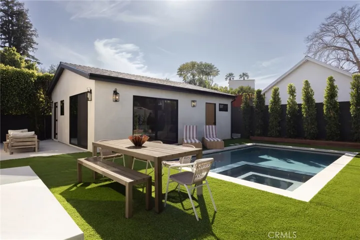 321 N Lucerne, Los Angeles, California 90004
