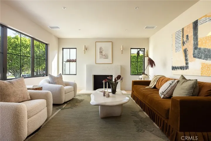 321 N Lucerne, Los Angeles, California 90004