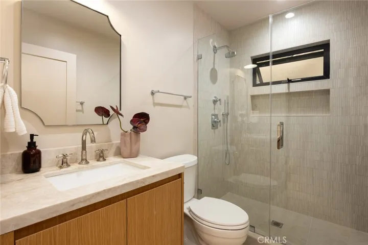 321 N Lucerne, Los Angeles, California 90004