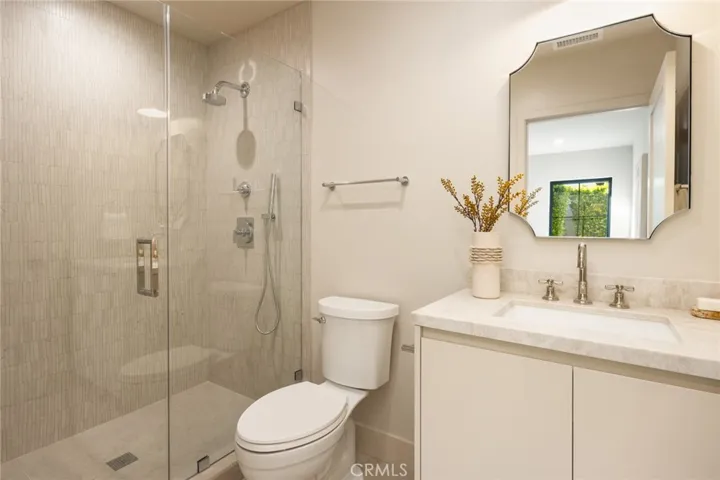 321 N Lucerne, Los Angeles, California 90004