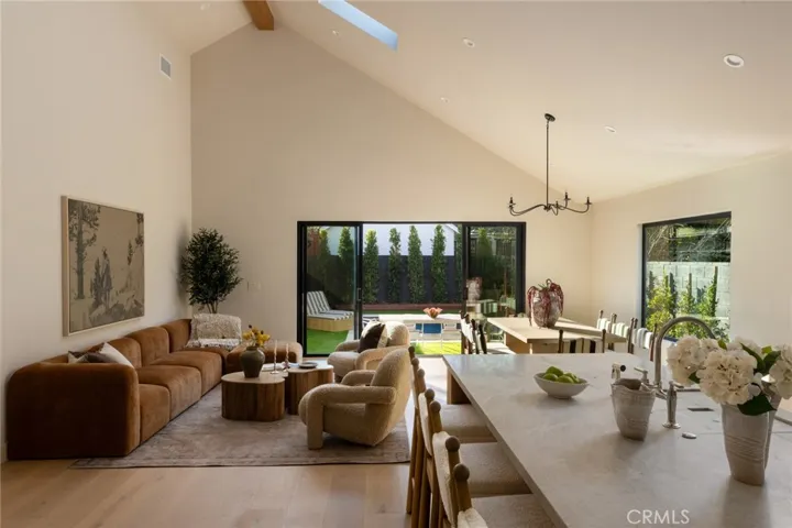 321 N Lucerne, Los Angeles, California 90004