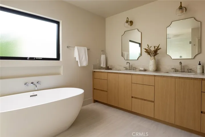 321 N Lucerne, Los Angeles, California 90004