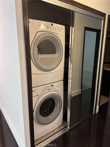 In closet washer and dryer