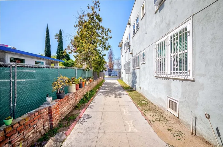 1308 1/2 S Van Ness Avenue, Los Angeles, California 90019