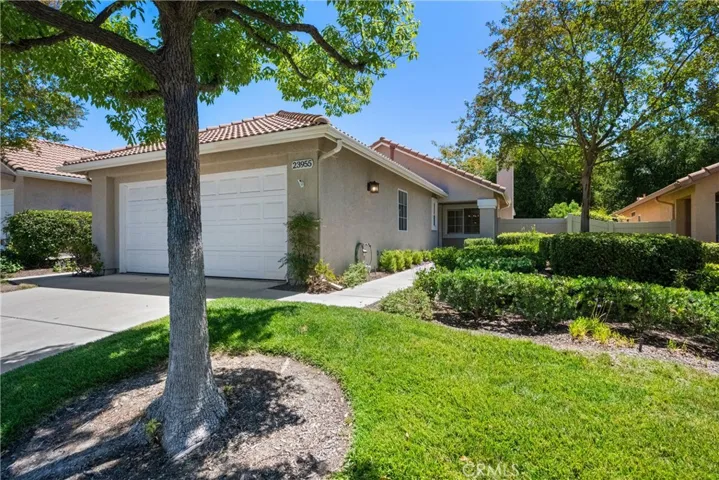 The front lawn is maintained by the HOA.