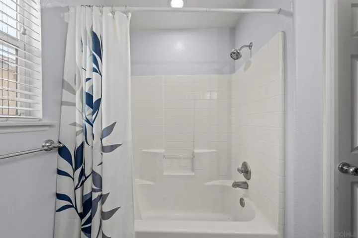 Upstairs full bathroom
