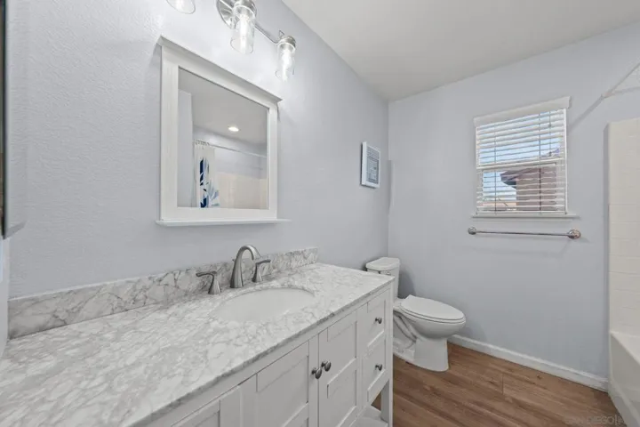 Upstairs full bathroom