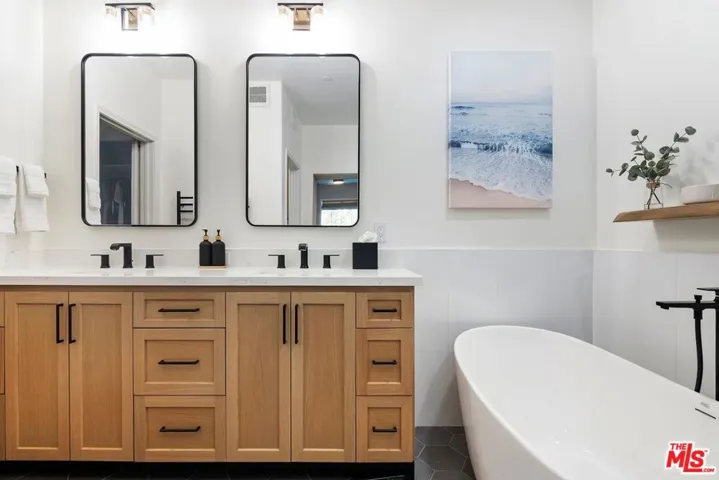 13080 Pacific 123, Playa Vista, California 90094