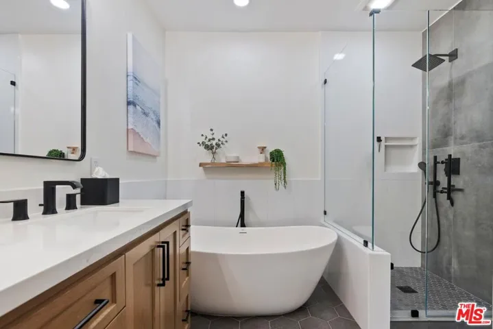 13080 Pacific 123, Playa Vista, California 90094