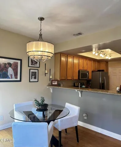 Pima eating area to kitchen