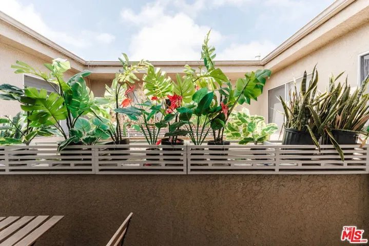 1731 Barry Avenue 214, Los Angeles, California 90025