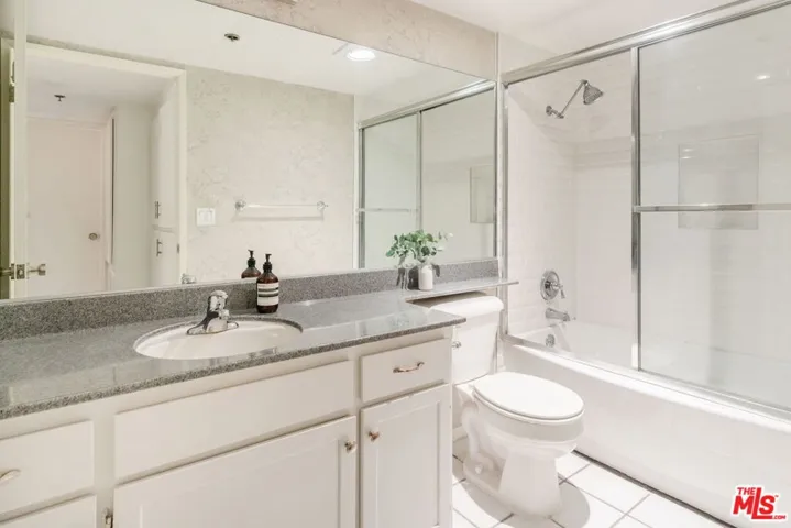 1731 Barry Avenue 214, Los Angeles, California 90025