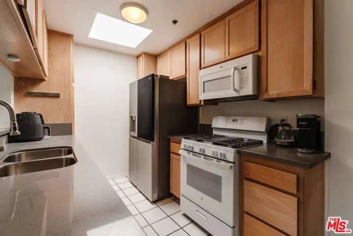 1731 Barry Avenue 214, Los Angeles, California 90025