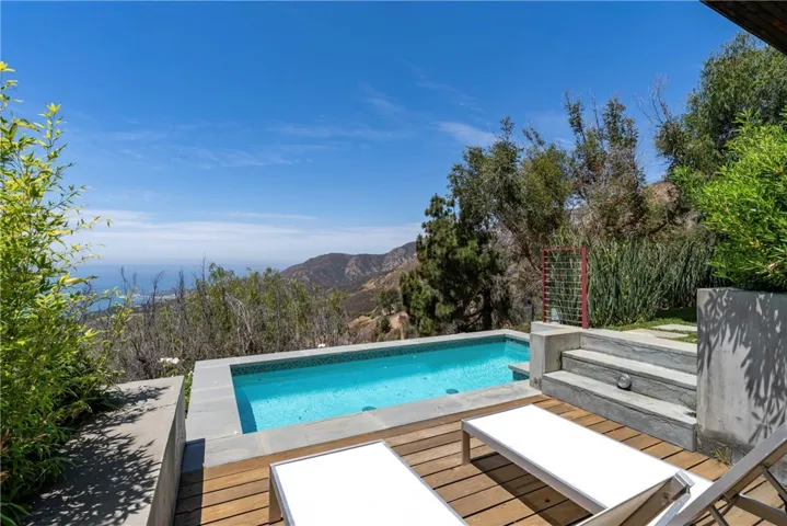 21826 Castlewood Drive, Malibu, California 90265