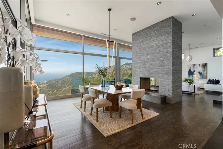 21826 Castlewood Drive, Malibu, California 90265