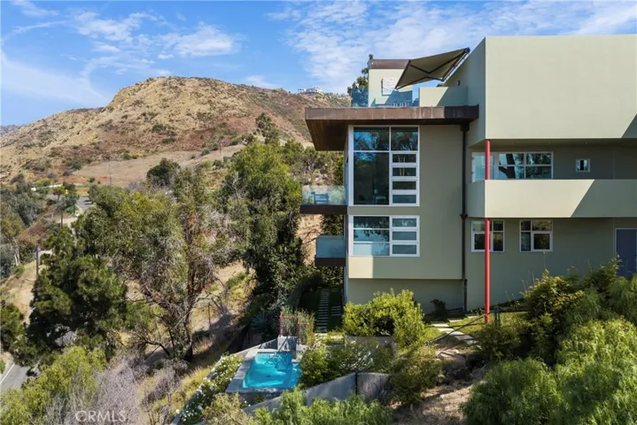21826 Castlewood Drive, Malibu, California 90265