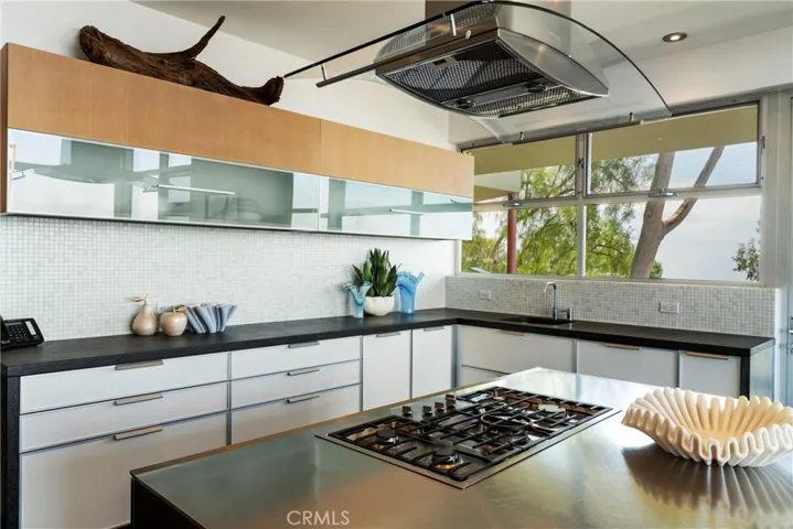 21826 Castlewood Drive, Malibu, California 90265