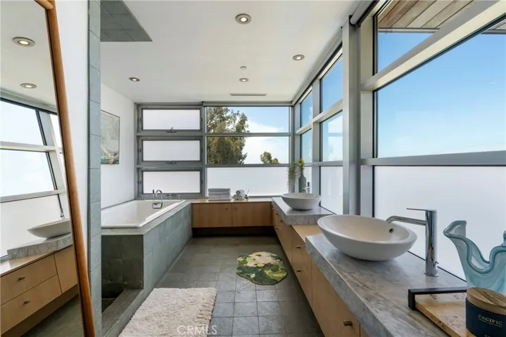 21826 Castlewood Drive, Malibu, California 90265