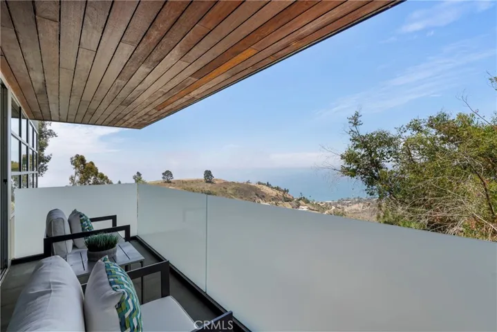 21826 Castlewood Drive, Malibu, California 90265