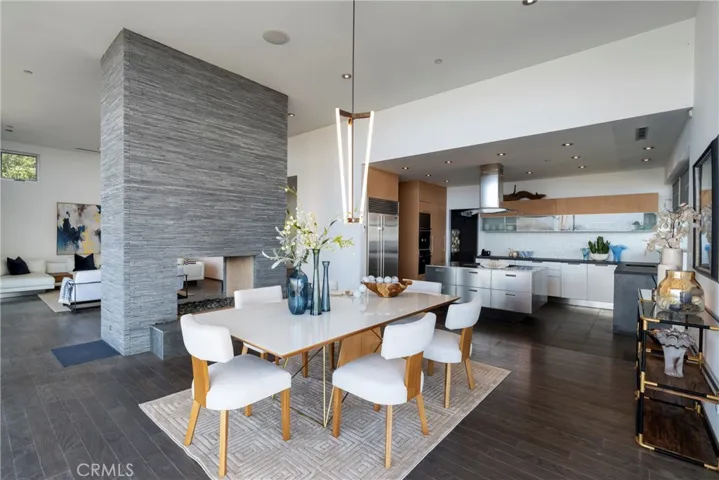 21826 Castlewood Drive, Malibu, California 90265