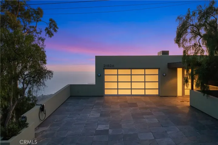 21826 Castlewood Drive, Malibu, California 90265