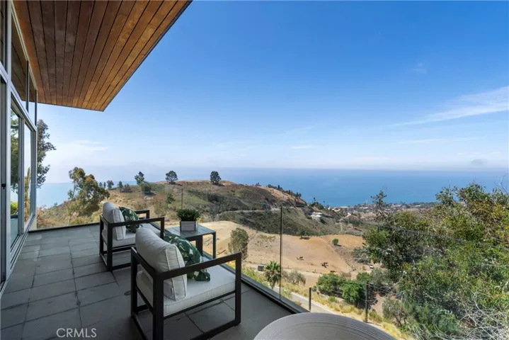 21826 Castlewood Drive, Malibu, California 90265