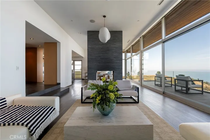 21826 Castlewood Drive, Malibu, California 90265
