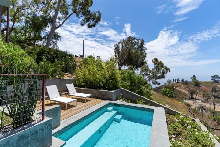21826 Castlewood Drive, Malibu, California 90265