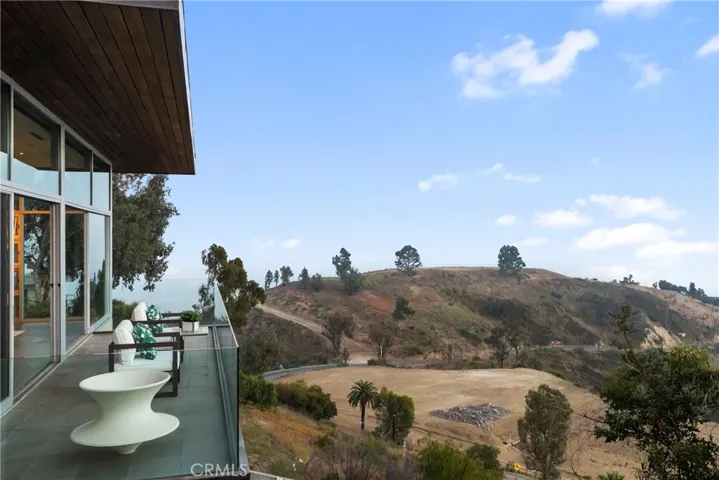 21826 Castlewood Drive, Malibu, California 90265