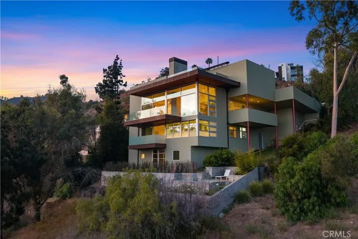 21826 Castlewood Drive, Malibu, California 90265