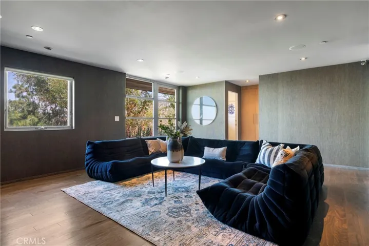 21826 Castlewood Drive, Malibu, California 90265