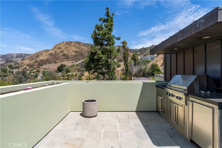 21826 Castlewood Drive, Malibu, California 90265