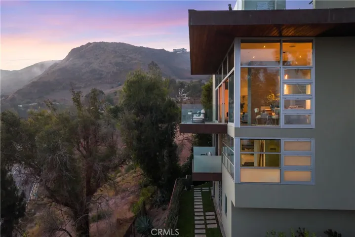 21826 Castlewood Drive, Malibu, California 90265