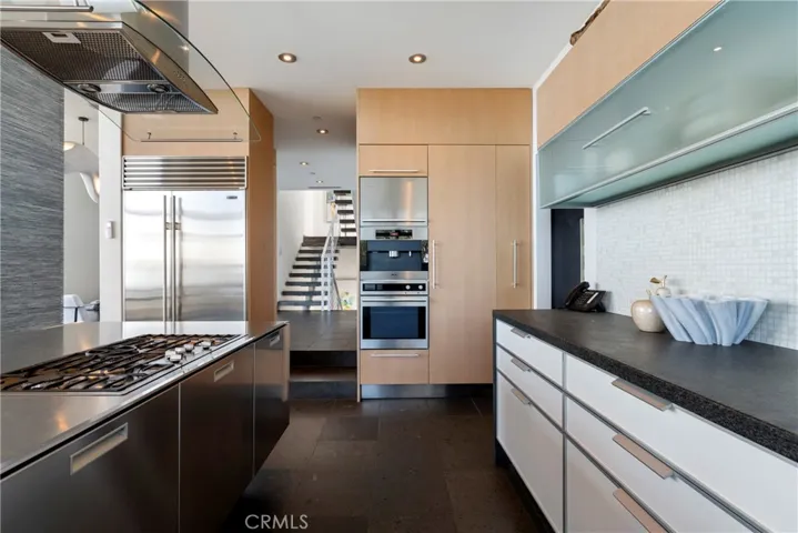 21826 Castlewood Drive, Malibu, California 90265