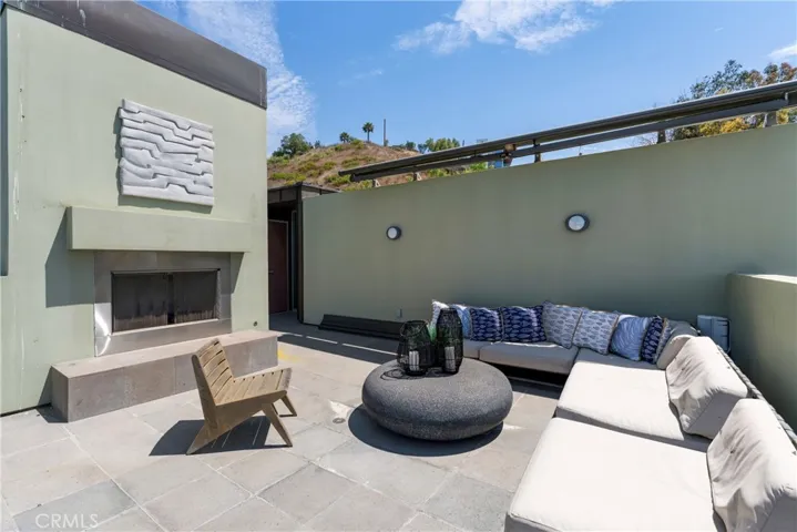 21826 Castlewood Drive, Malibu, California 90265