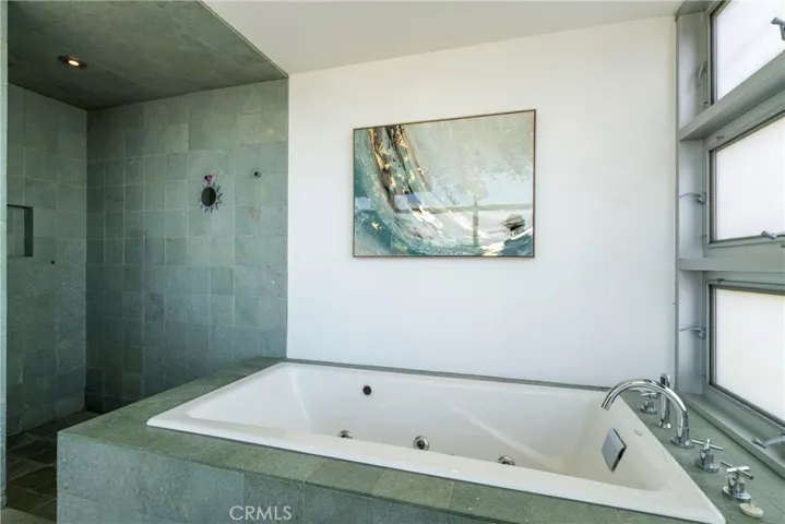21826 Castlewood Drive, Malibu, California 90265