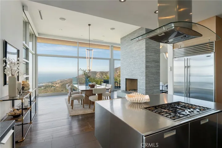 21826 Castlewood Drive, Malibu, California 90265