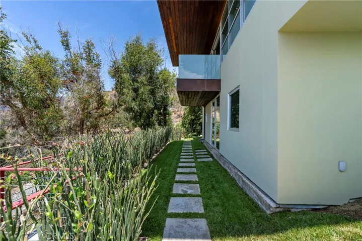 21826 Castlewood Drive, Malibu, California 90265